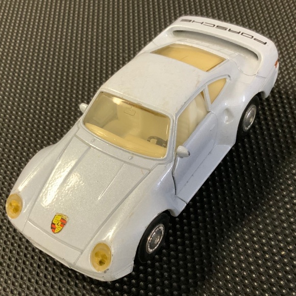 Porsche 959 1/36 Scale Toy Car - Picture 3 of 11